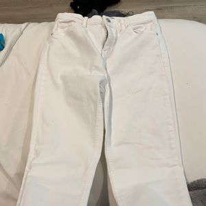 White skinny jeans
